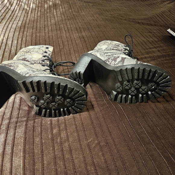 Madden Girl Archie Platform Combat Boots, Snakeprint - Picture 4 of 10